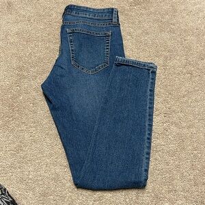 Blue skinny jegging